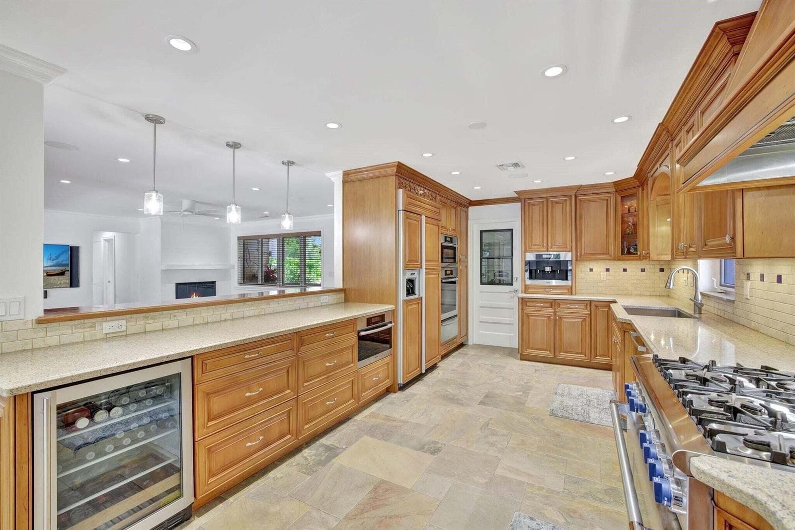 1508 NE 30th Court photo 4