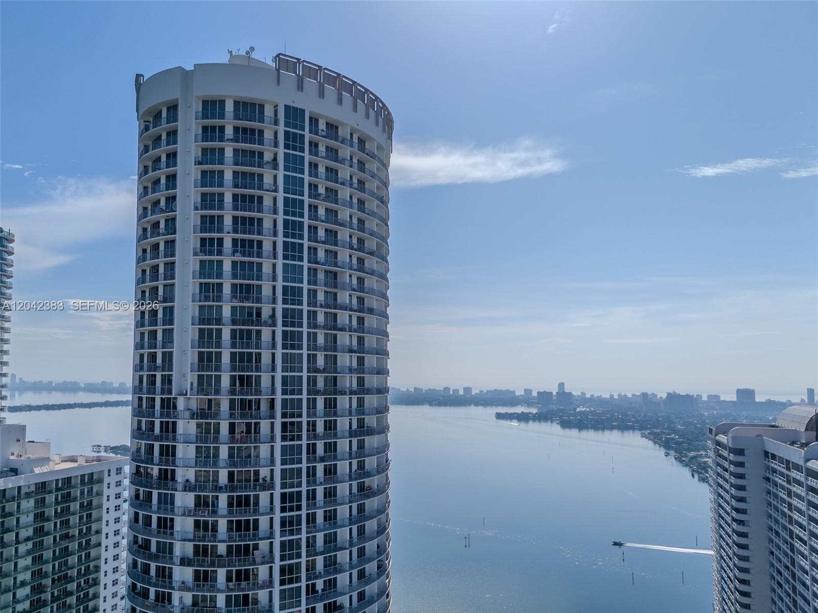 1750 N Bayshore Dr 5212 photo 1