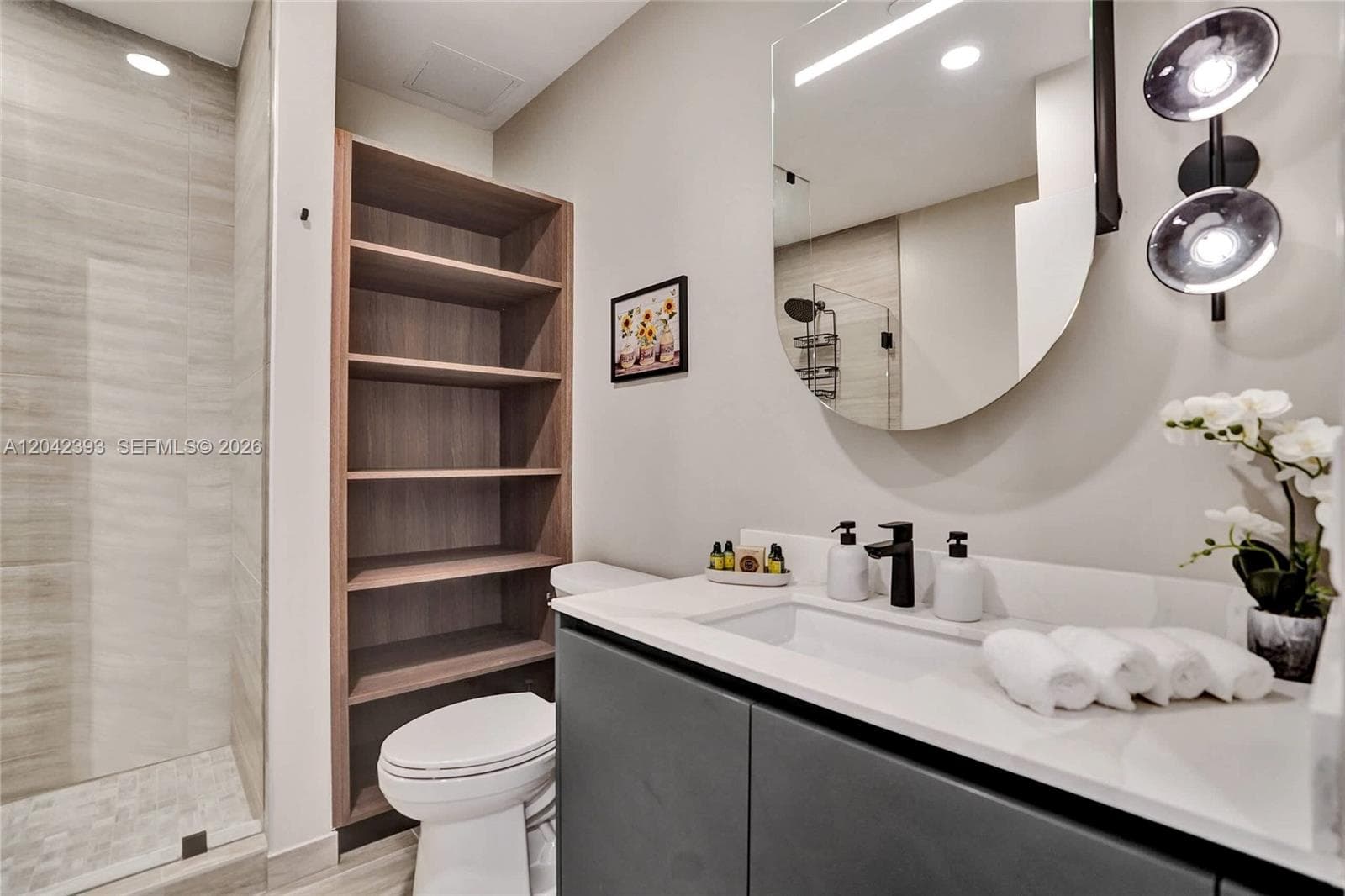 580 72nd St 1811 photo 2