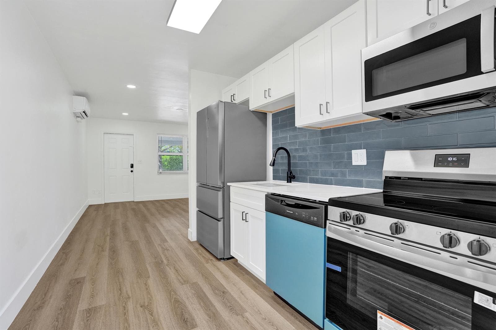 2020 NE 15th Street photo 12