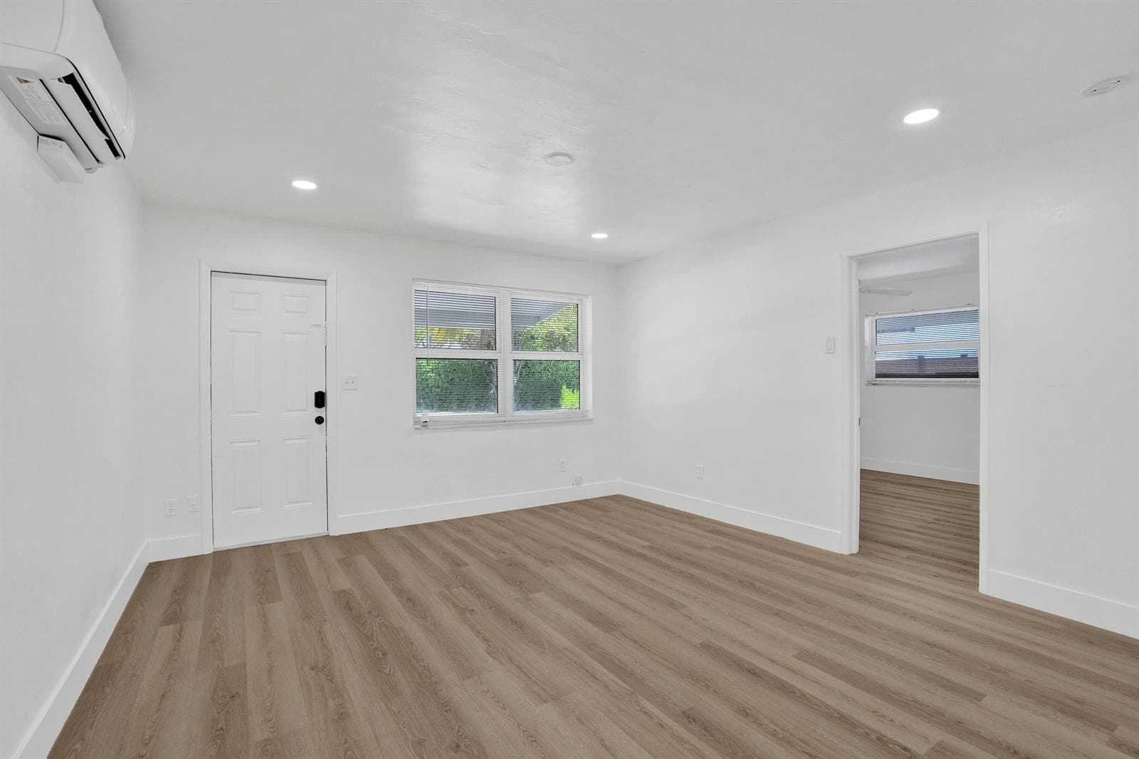 2020 NE 15th Street photo 7