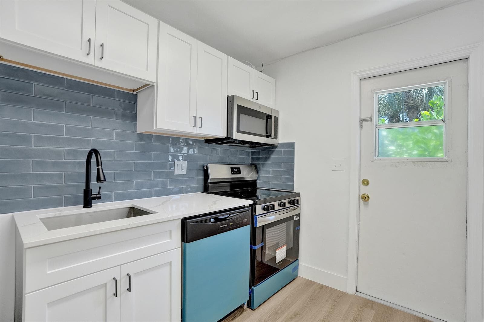 2020 NE 15th Street photo 10