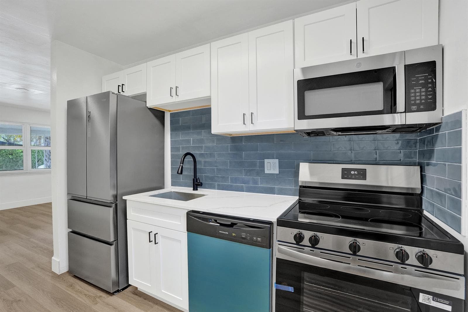 2020 NE 15th Street photo 11