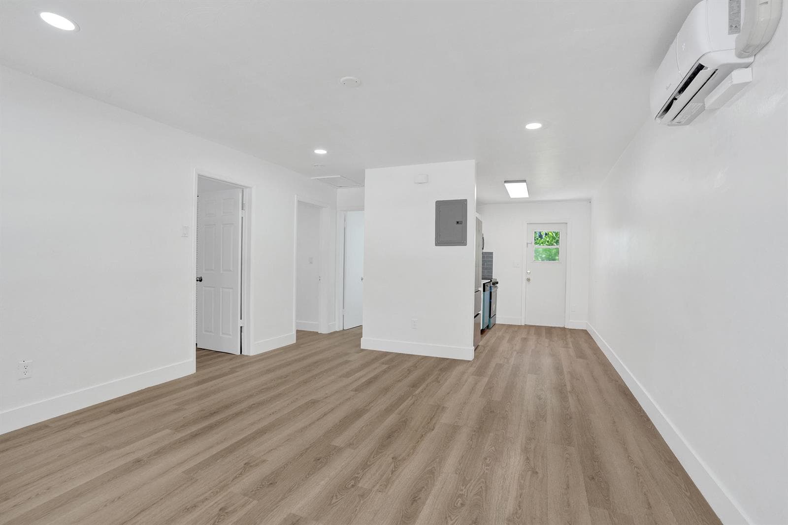 2020 NE 15th Street photo 4