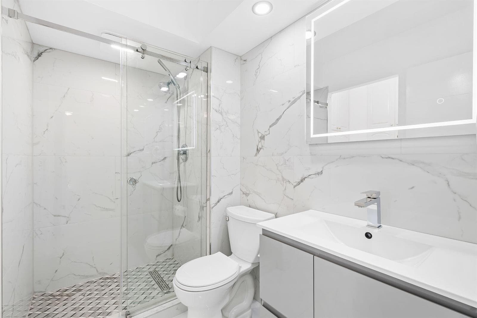 2851 NE 183rd Street 2117 photo 9