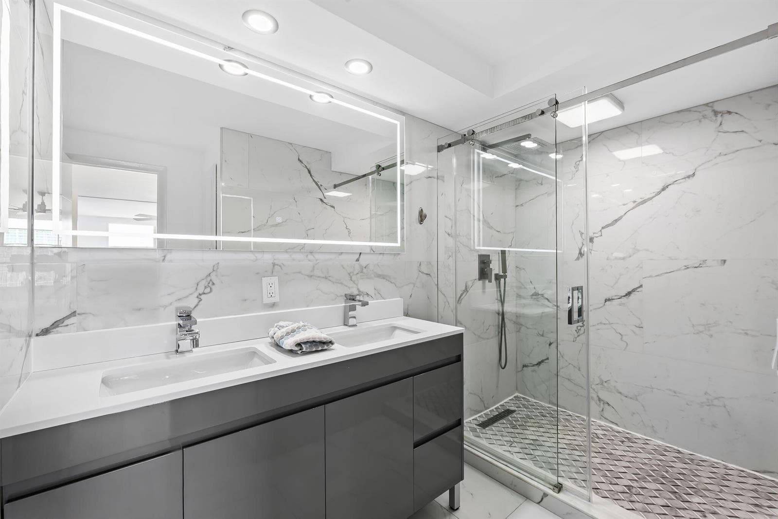 2851 NE 183rd Street 2117 photo 8