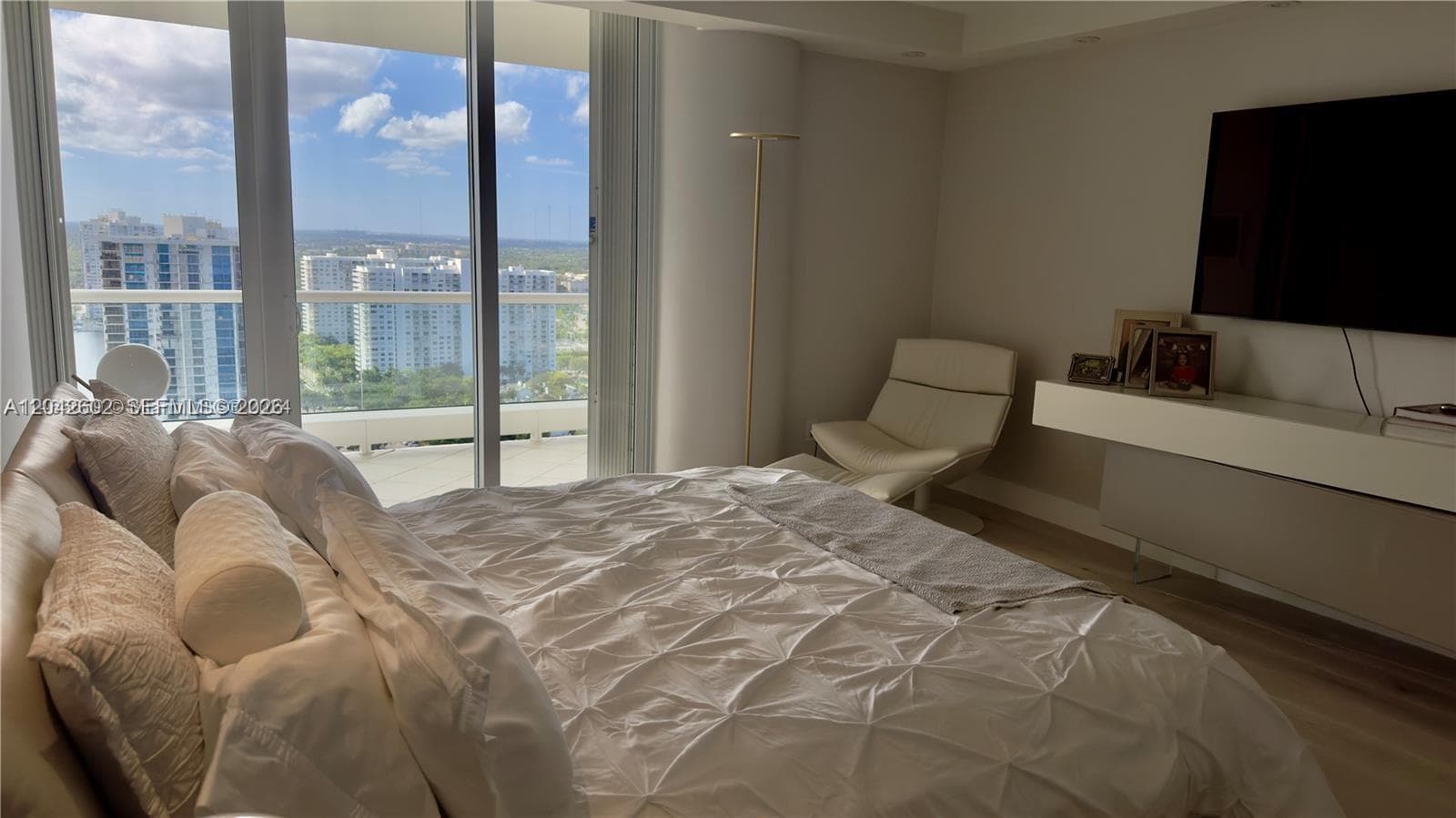 7000 Island Blvd 2809 photo 13