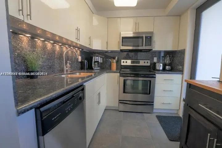 301 Golden Isles Dr 109 photo 2