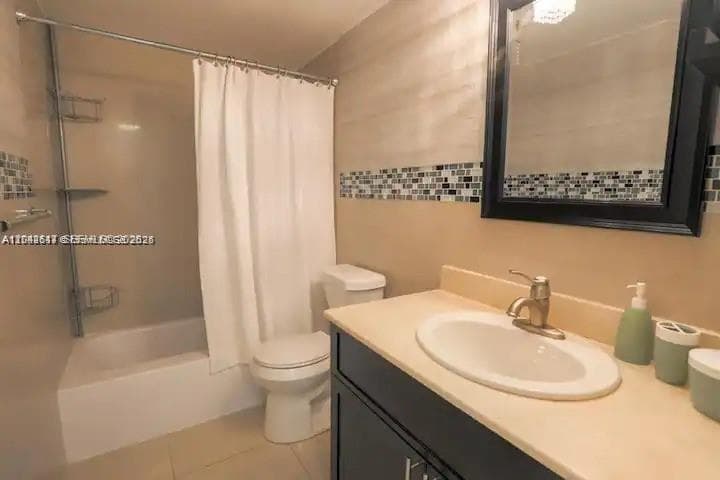 301 Golden Isles Dr 109 photo 6