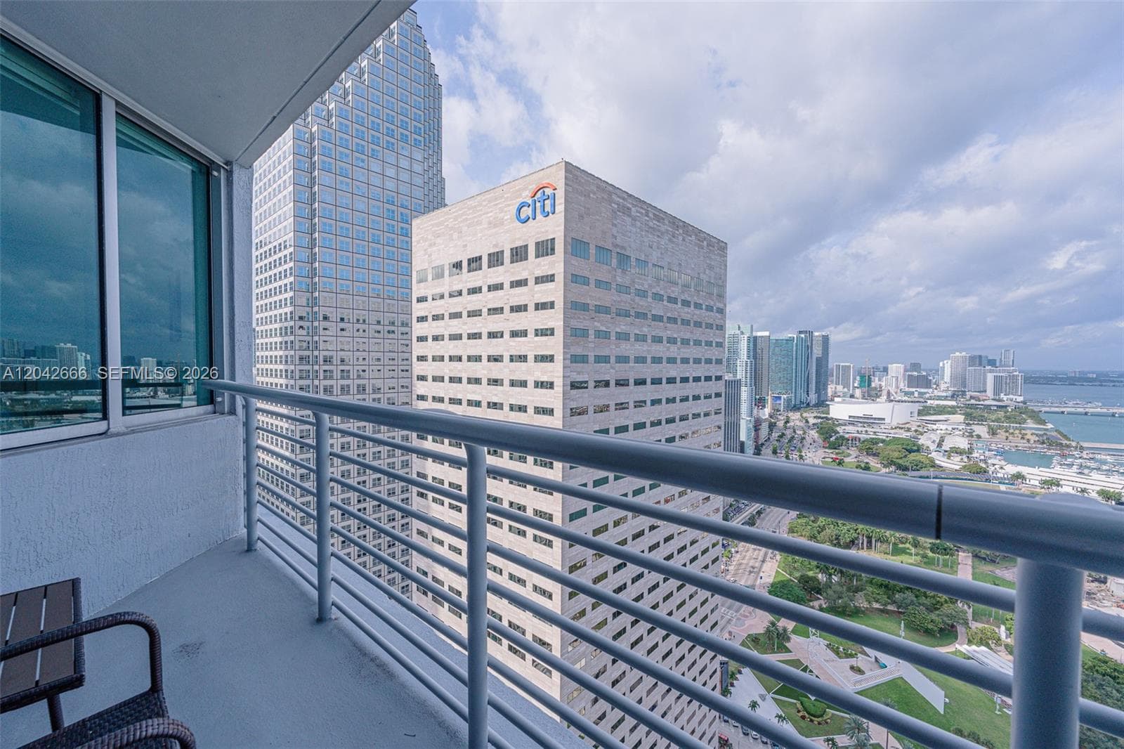 325 S BISCAYNE BLVD 4222 photo 2