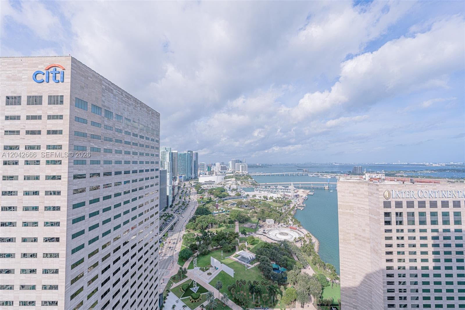 325 S BISCAYNE BLVD 4222 photo 1