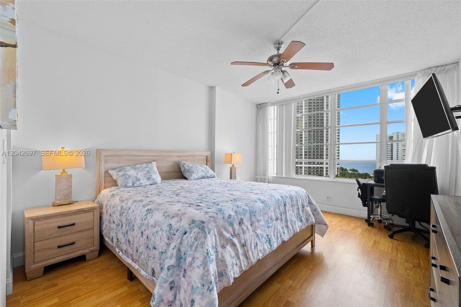1817 S Ocean Dr PH28 photo 18
