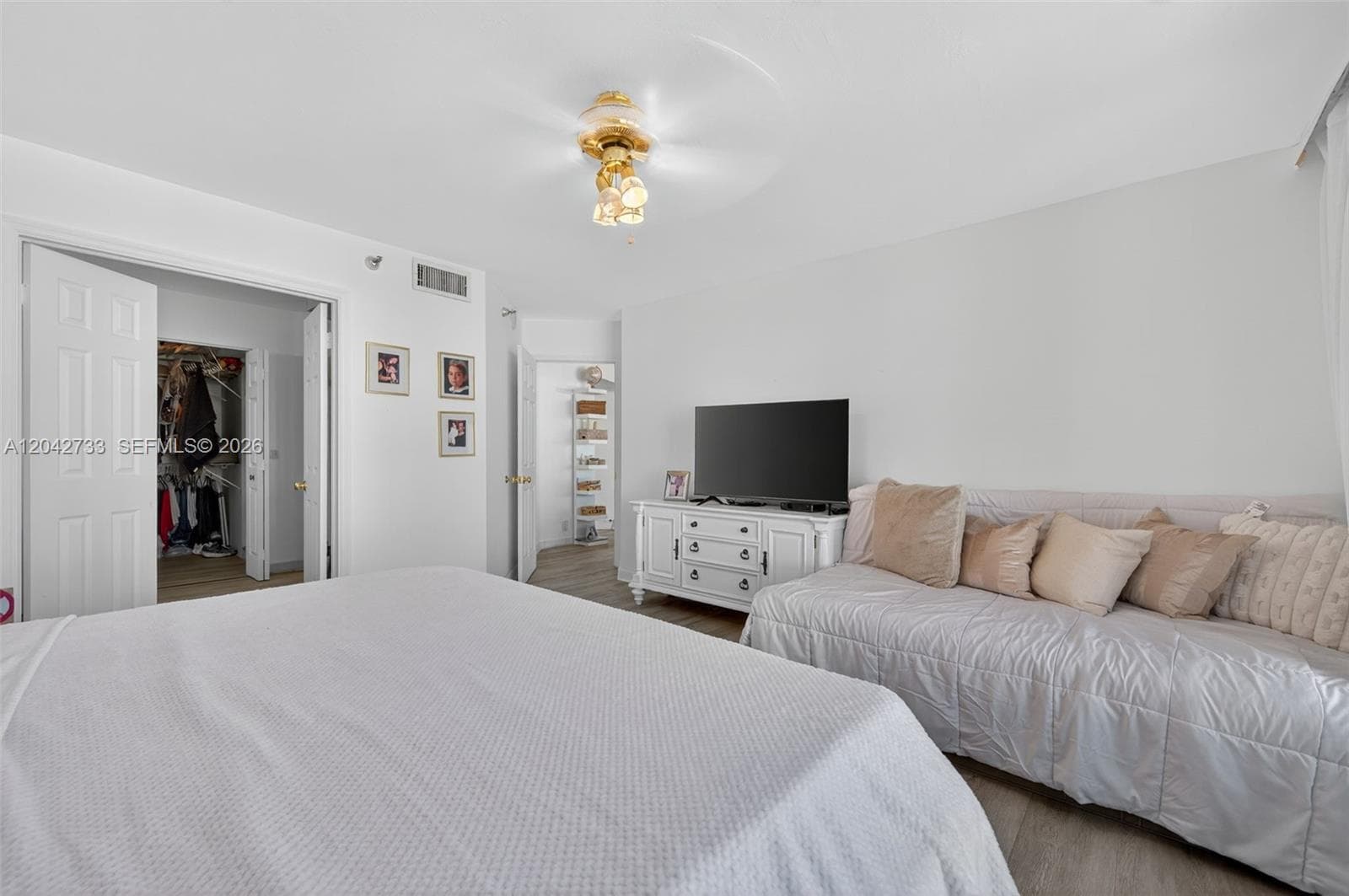 3500 Mystic Pointe Dr 1804 photo 18