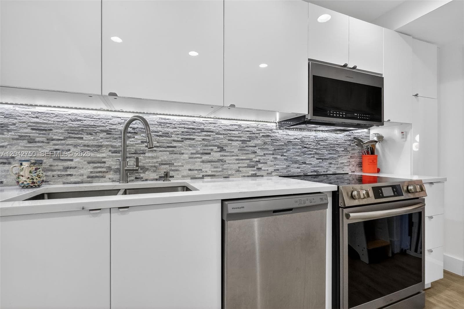 9381 E Bay Harbor Dr 303N photo 7