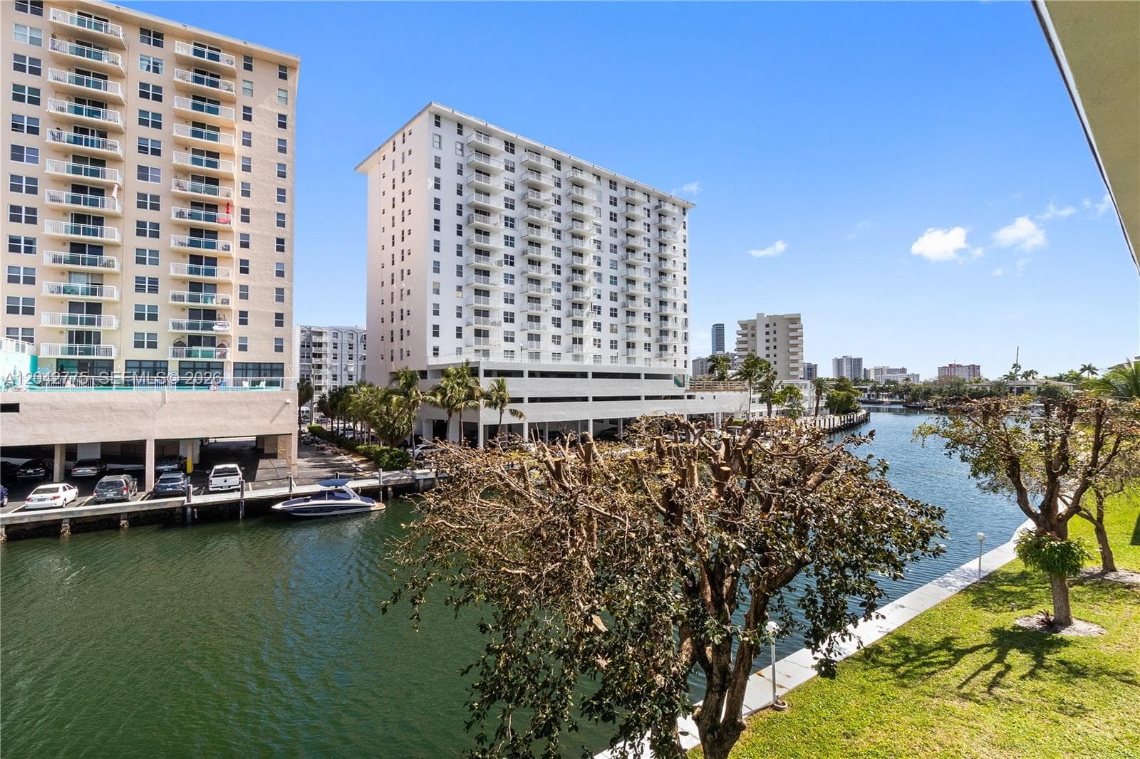 450 Paradise Isle Blvd 302 photo 2