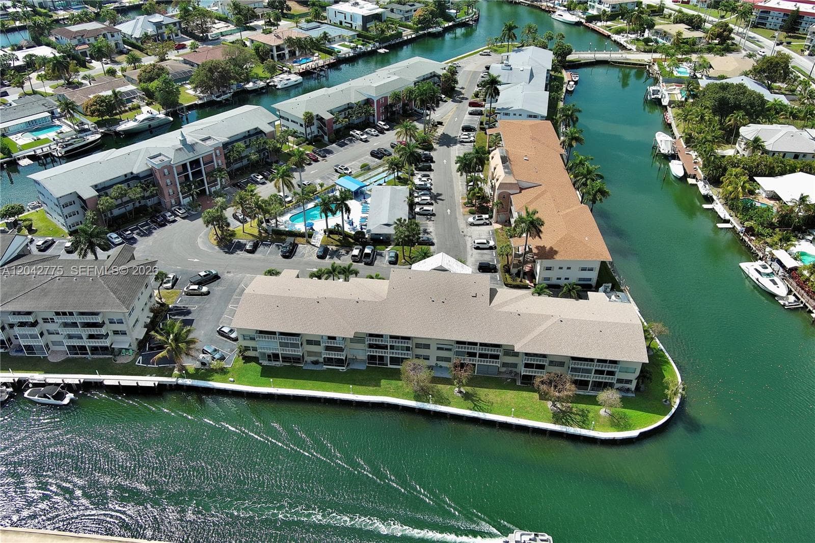 450 Paradise Isle Blvd 302 photo 16