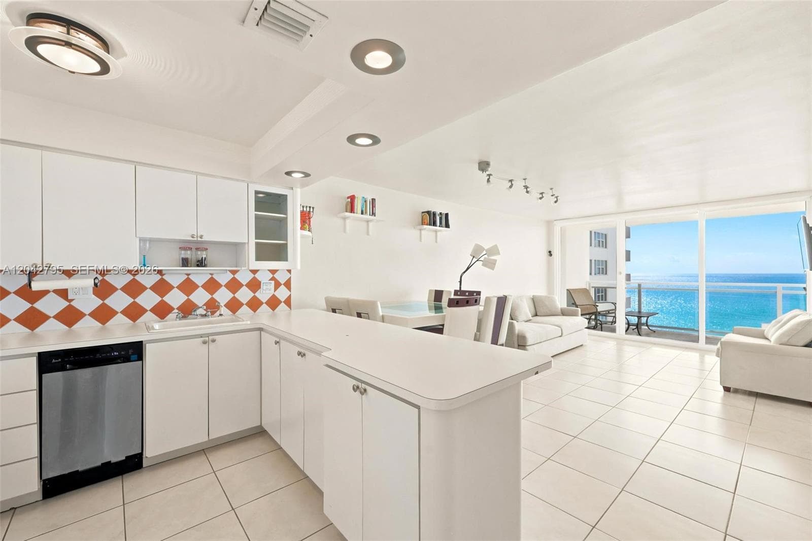2030 S Ocean Dr 816 photo 8