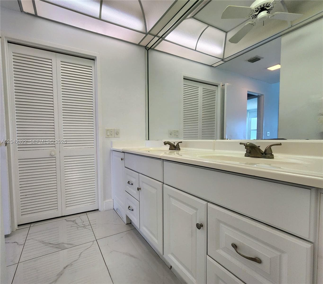 3505 S Ocean Dr 821 photo 23