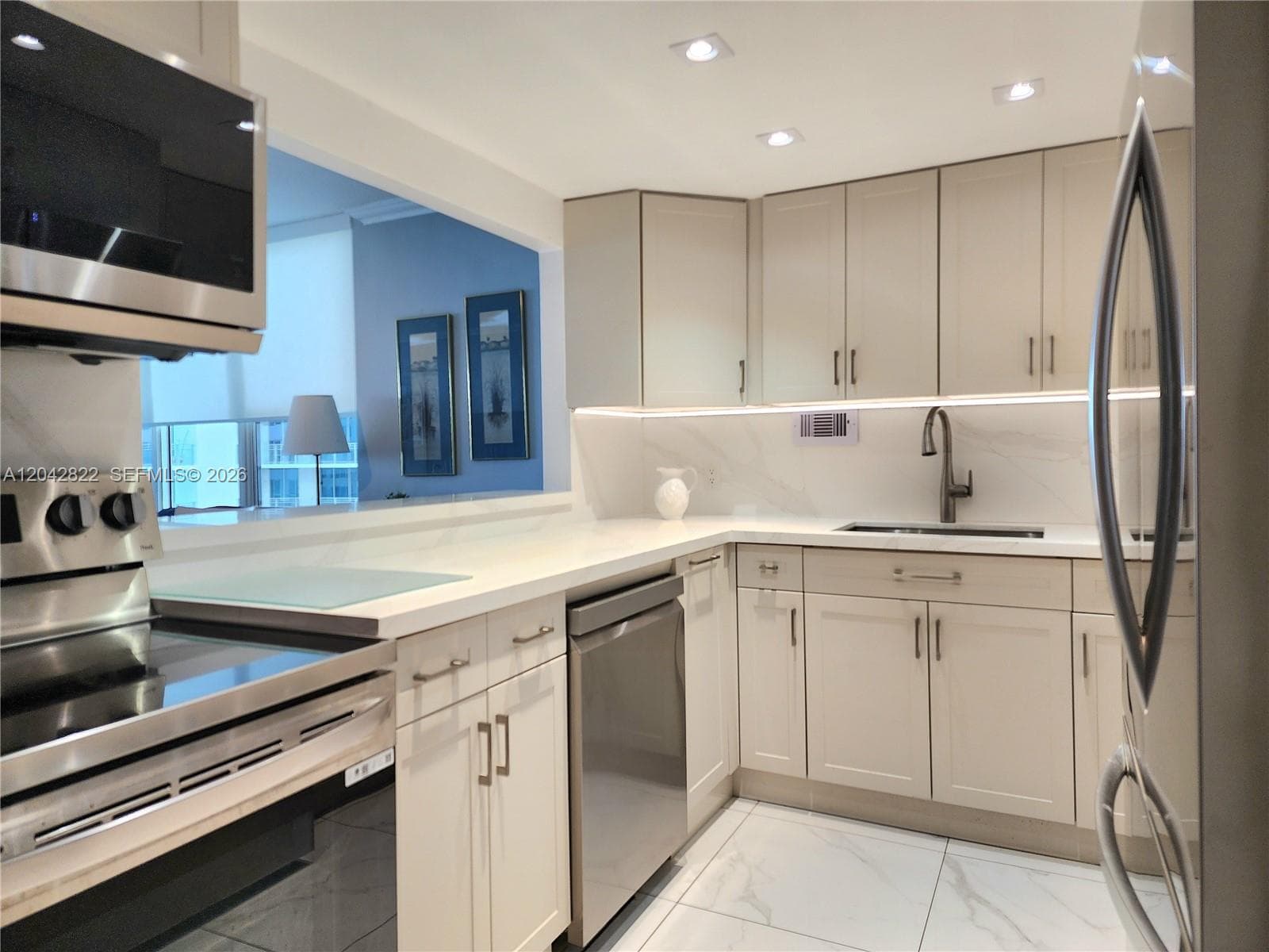3505 S Ocean Dr 821 photo 13