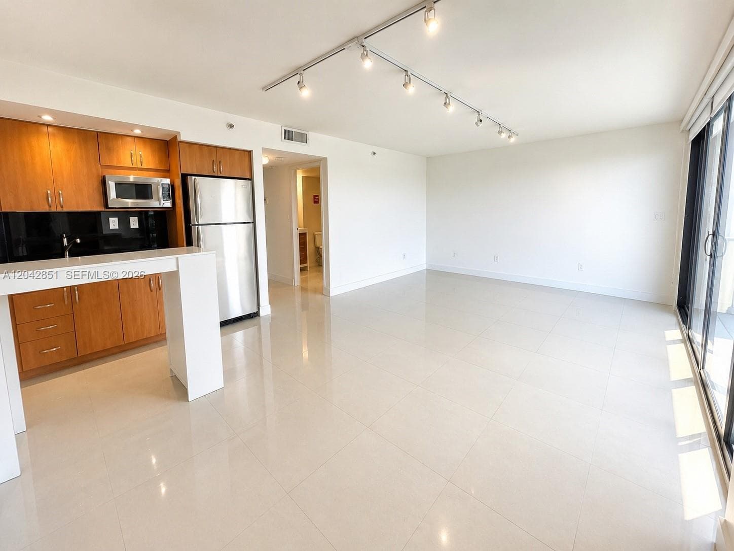 555 NE 15th St 403 photo 4