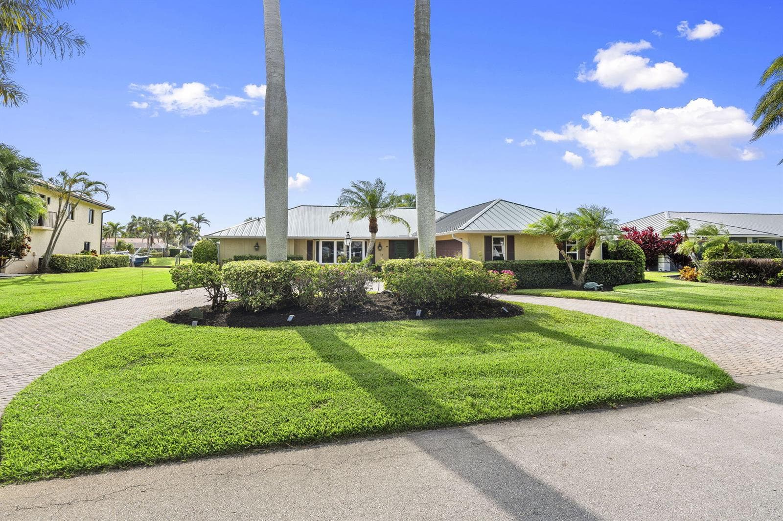 3374 SE Fairway E photo 6