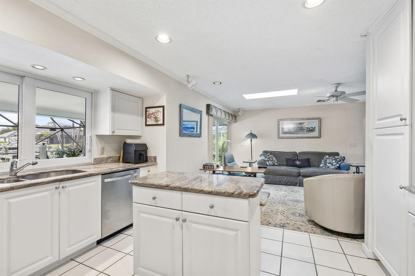 3374 SE Fairway E photo 16