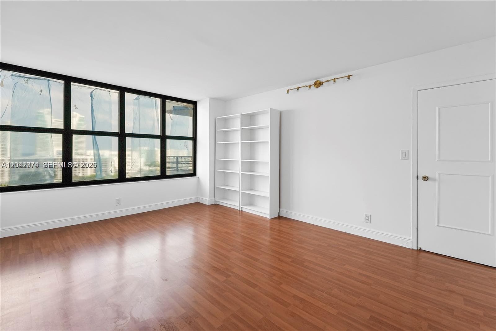 2500 Parkview Dr 1503 photo 11
