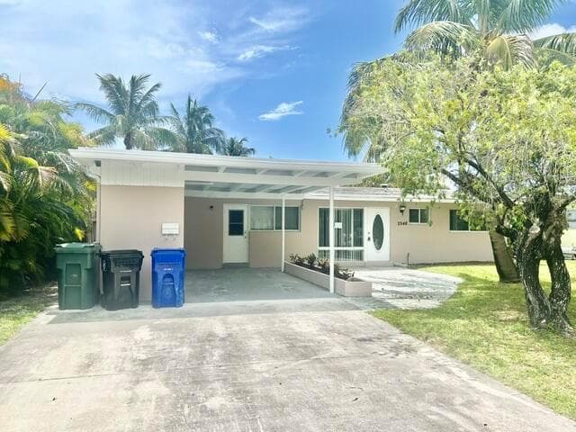 2548 Gulfstream Lane photo 2