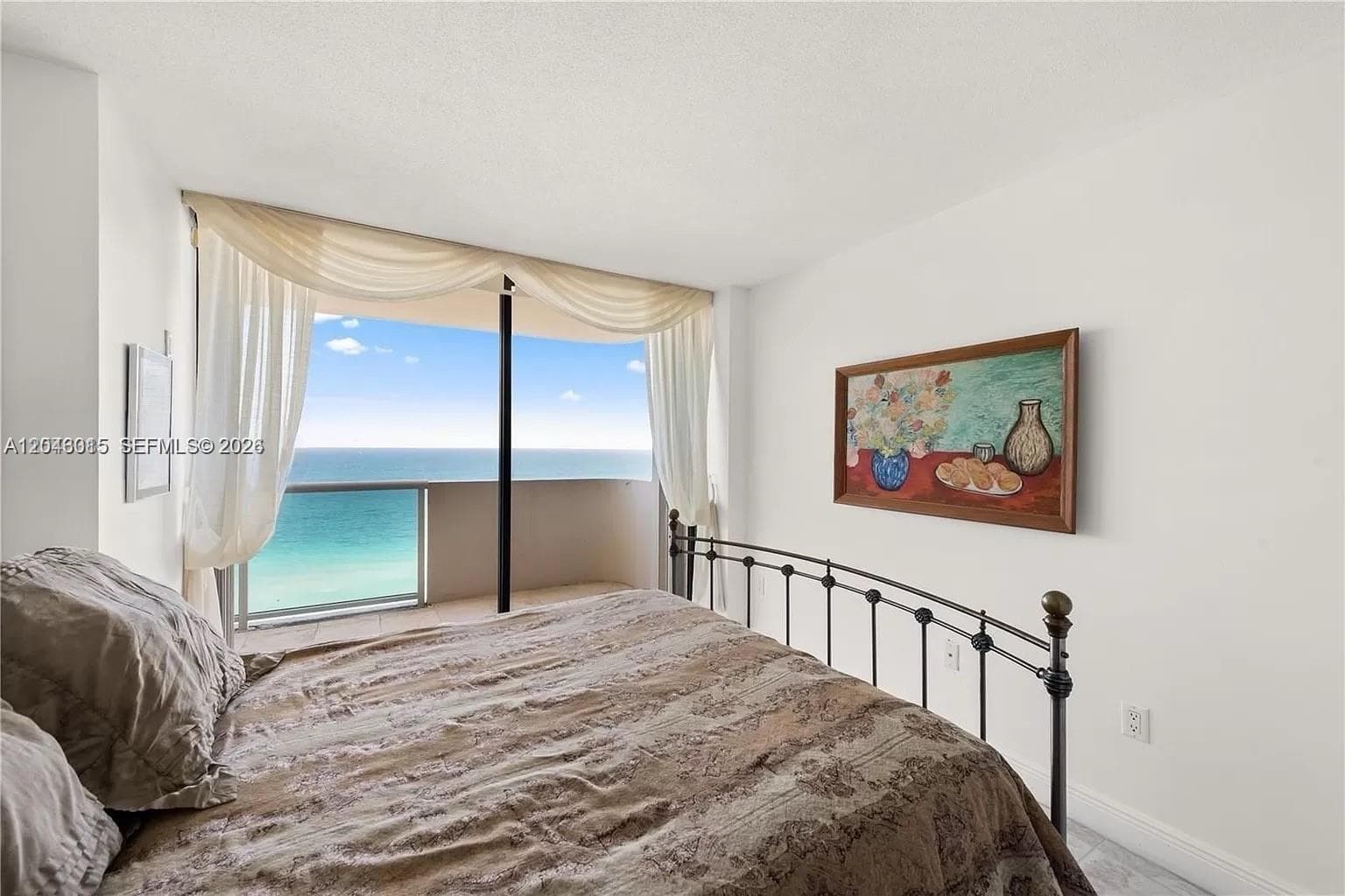 5757 Collins Ave 2006 photo 11