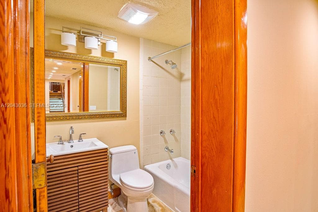 6960 Mira Flores Ave 6960 photo 18