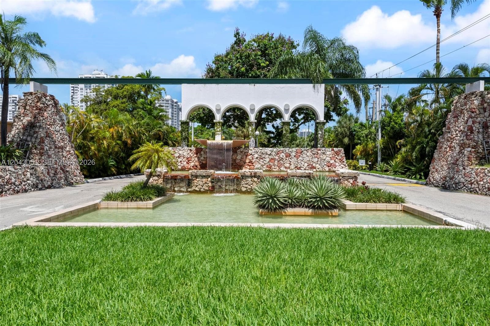 18061 Biscayne Blvd 303 photo 2