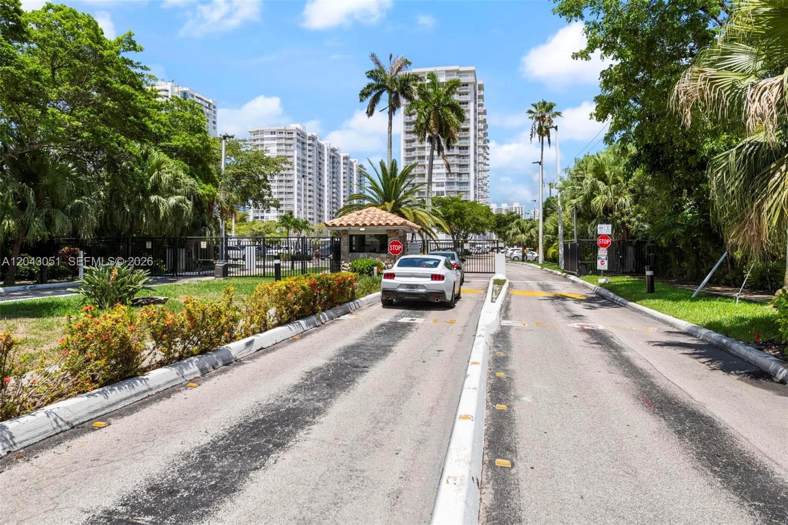 18061 Biscayne Blvd 303 photo 3