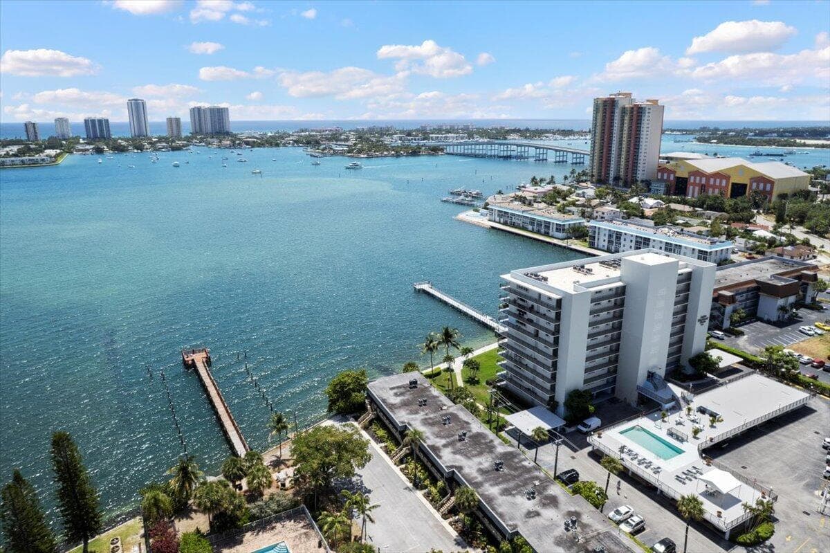 3040 Lake Shore Drive 101 photo 2
