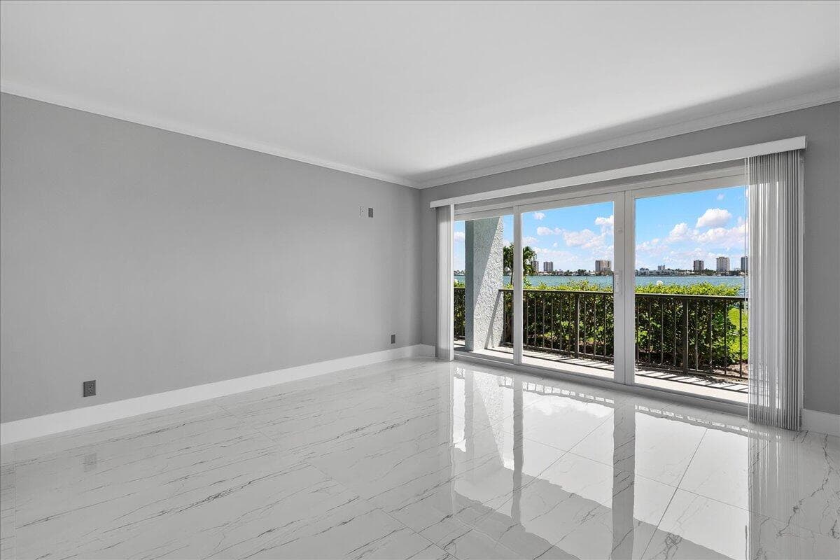 3040 Lake Shore Drive 101 photo 17
