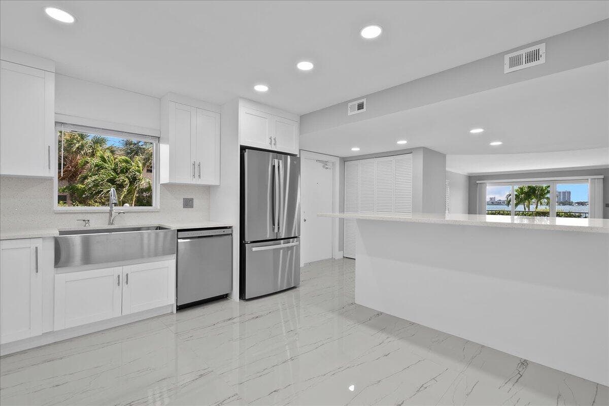 3040 Lake Shore Drive 101 photo 5