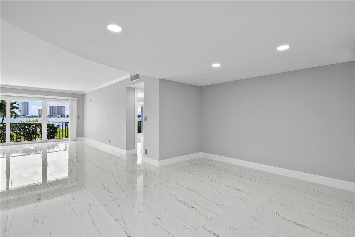 3040 Lake Shore Drive 101 photo 9