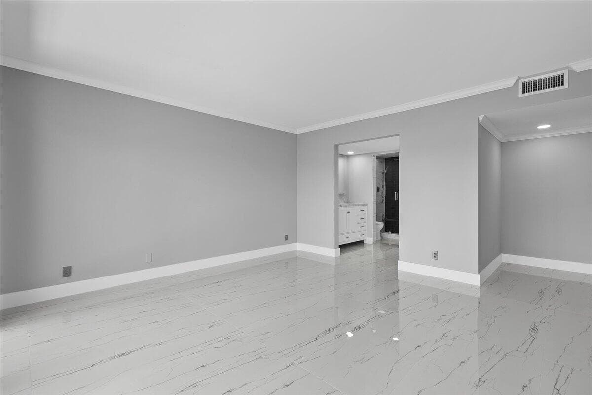 3040 Lake Shore Drive 101 photo 18