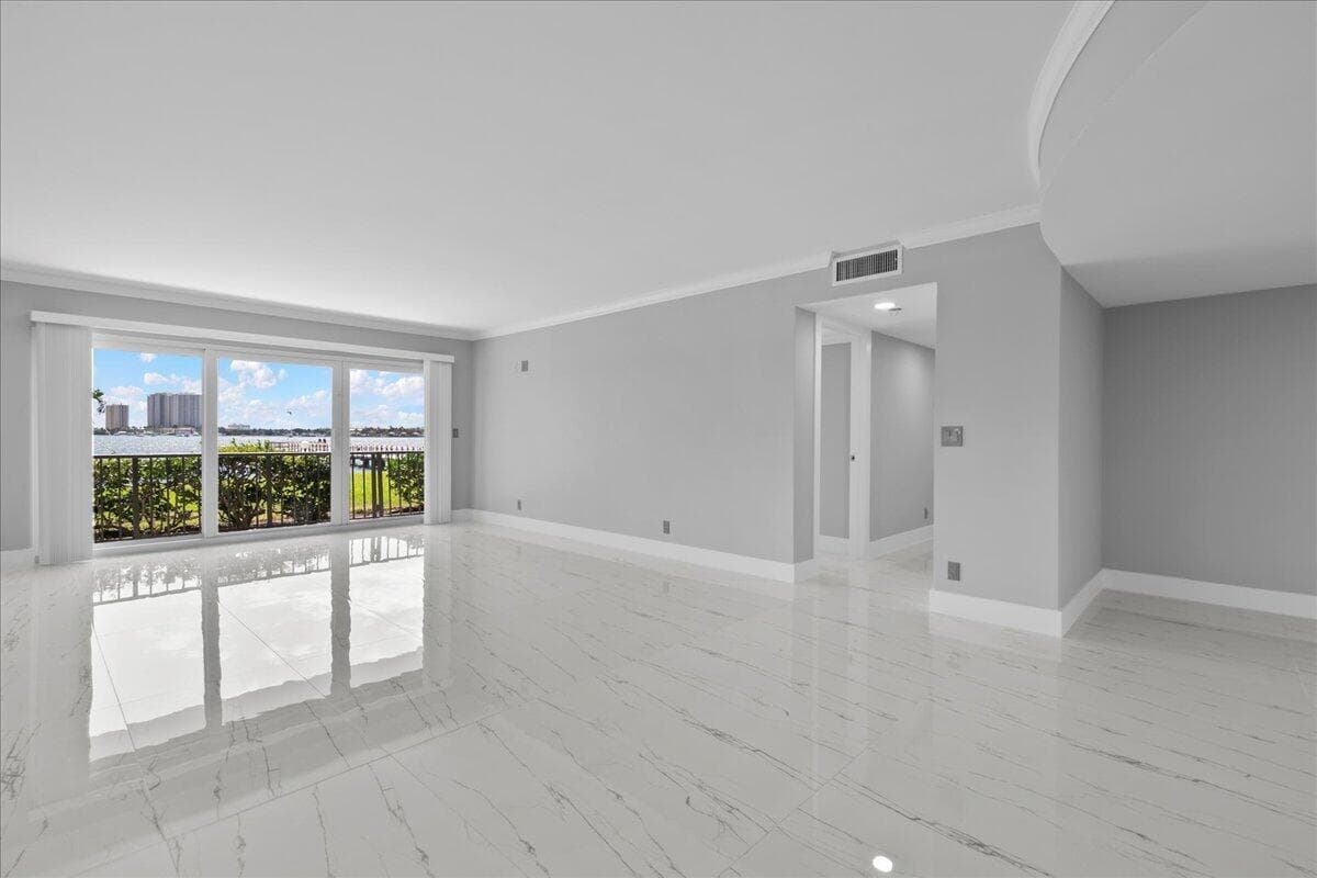 3040 Lake Shore Drive 101 photo 8