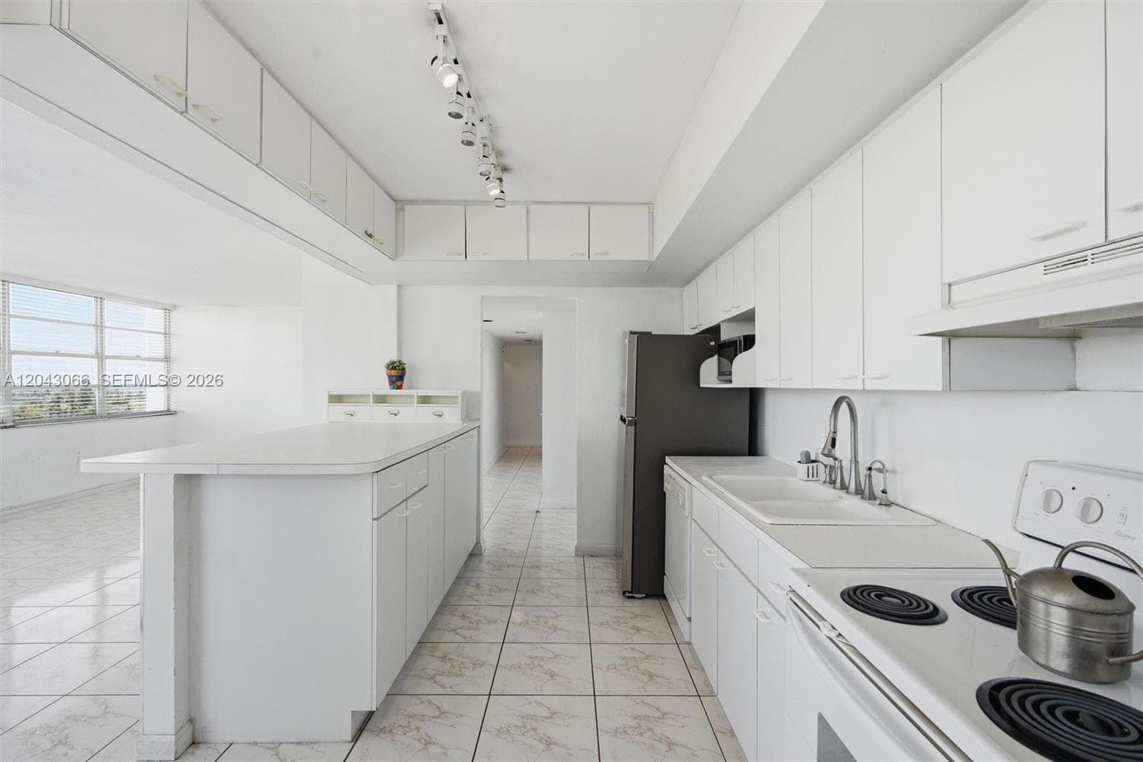 11930 N Bayshore Dr 609 photo 17