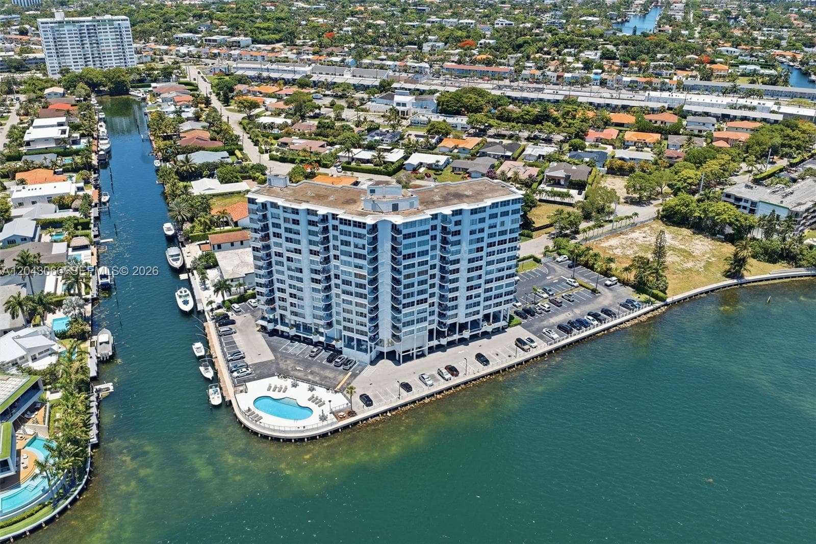 11930 N Bayshore Dr 609 photo 3