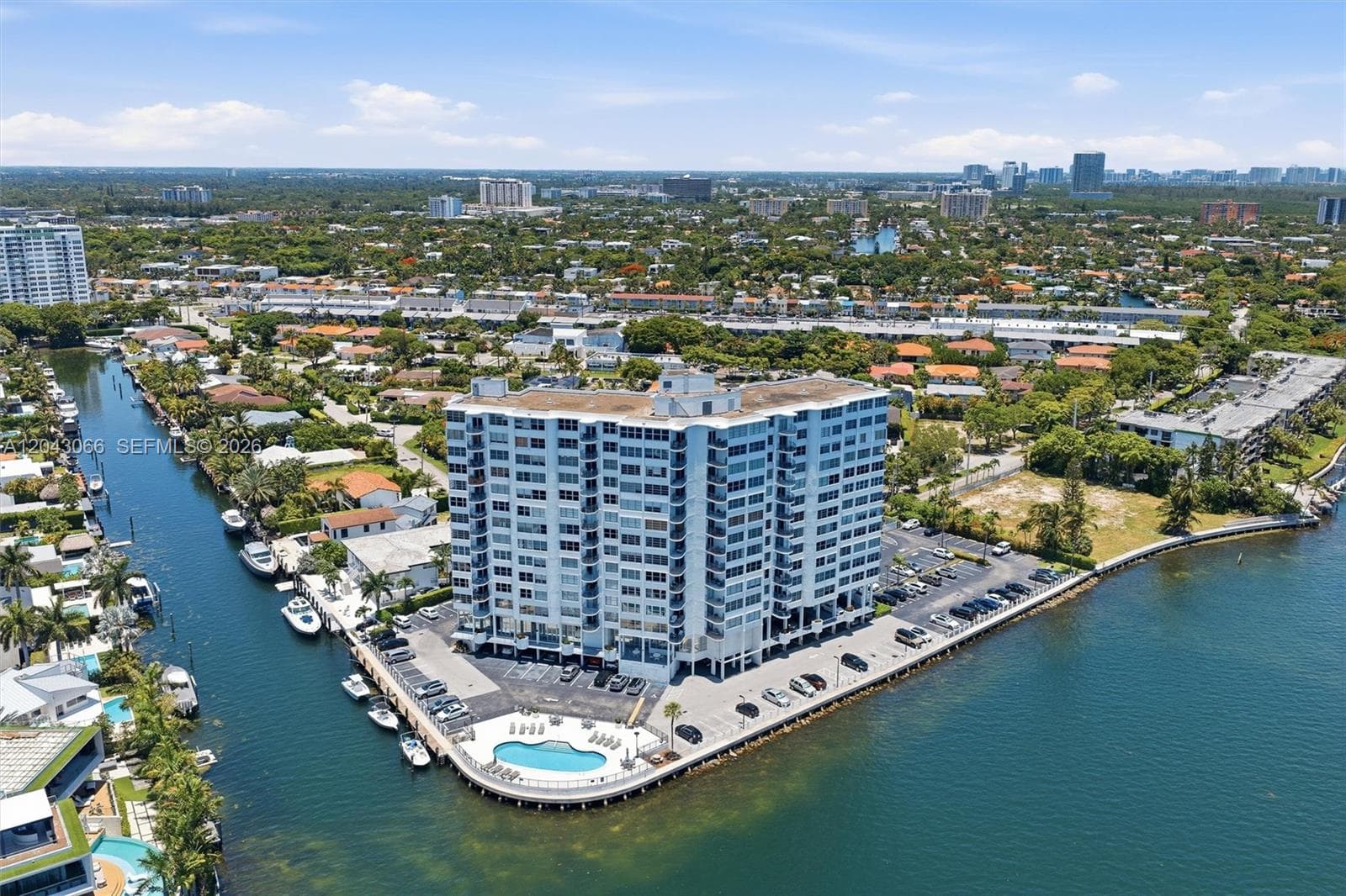 11930 N Bayshore Dr 609 photo 1
