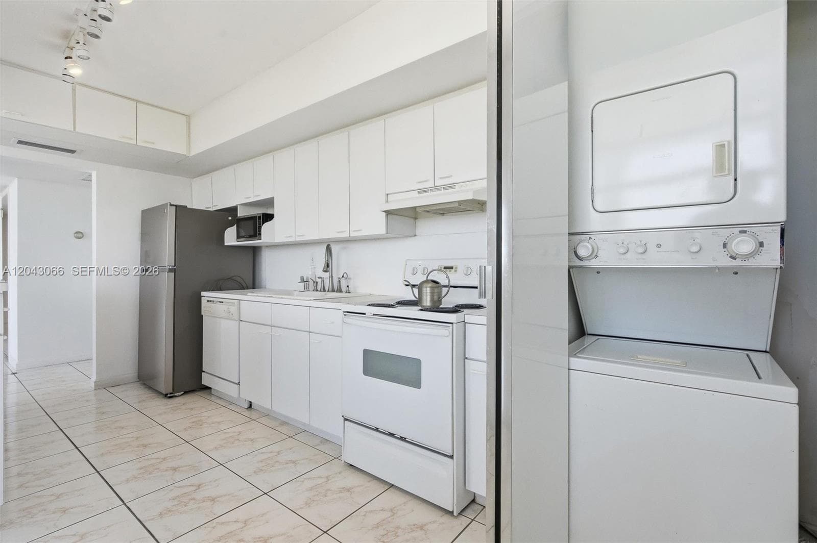 11930 N Bayshore Dr 609 photo 24