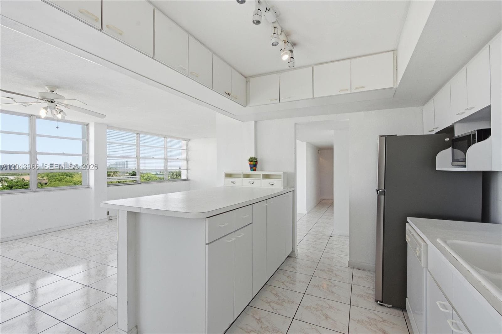 11930 N Bayshore Dr 609 photo 18