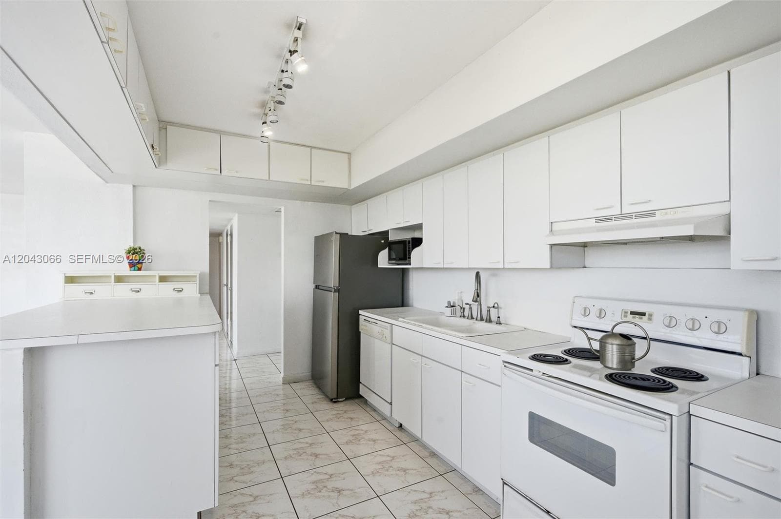 11930 N Bayshore Dr 609 photo 19