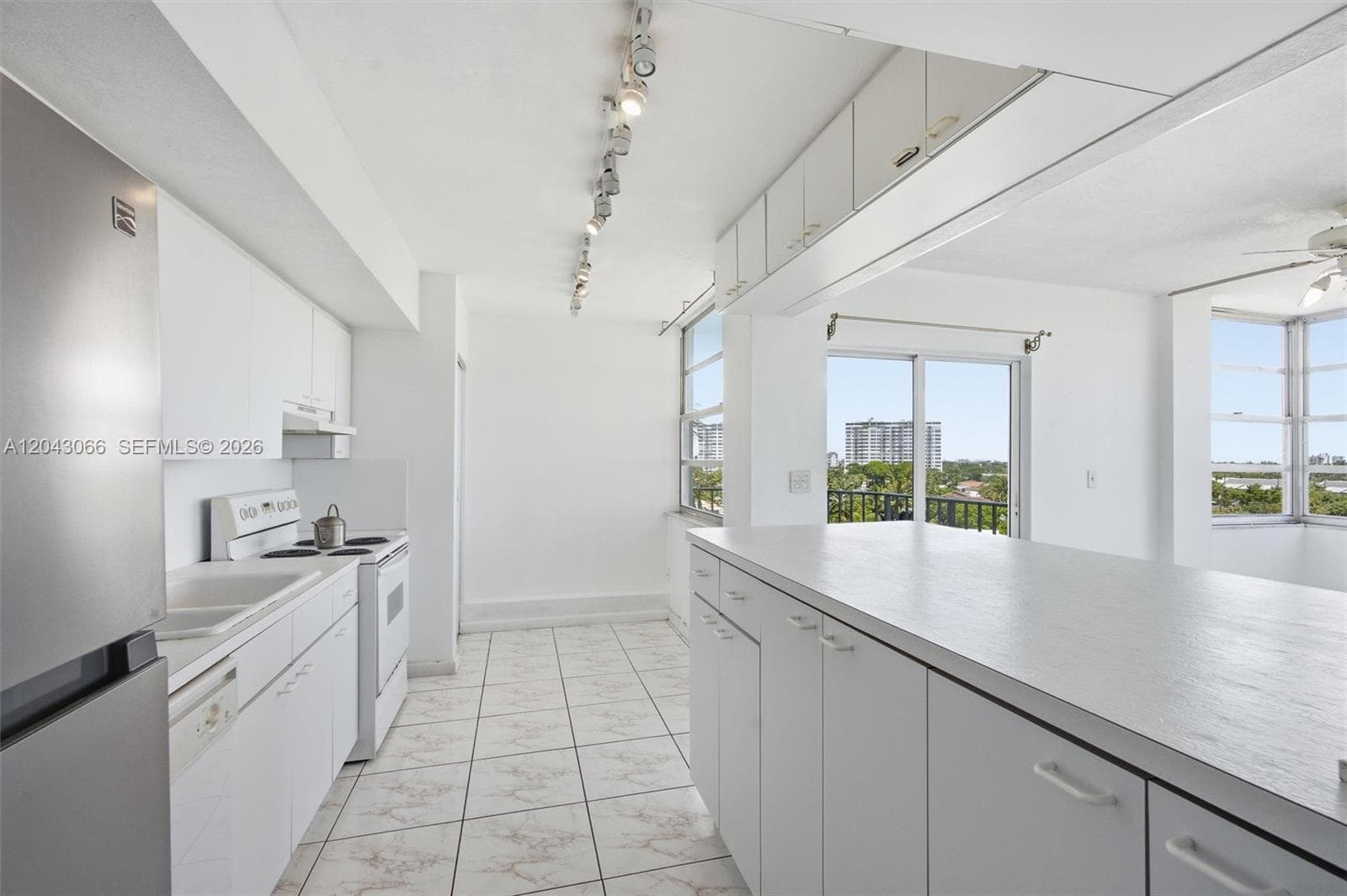 11930 N Bayshore Dr 609 photo 21