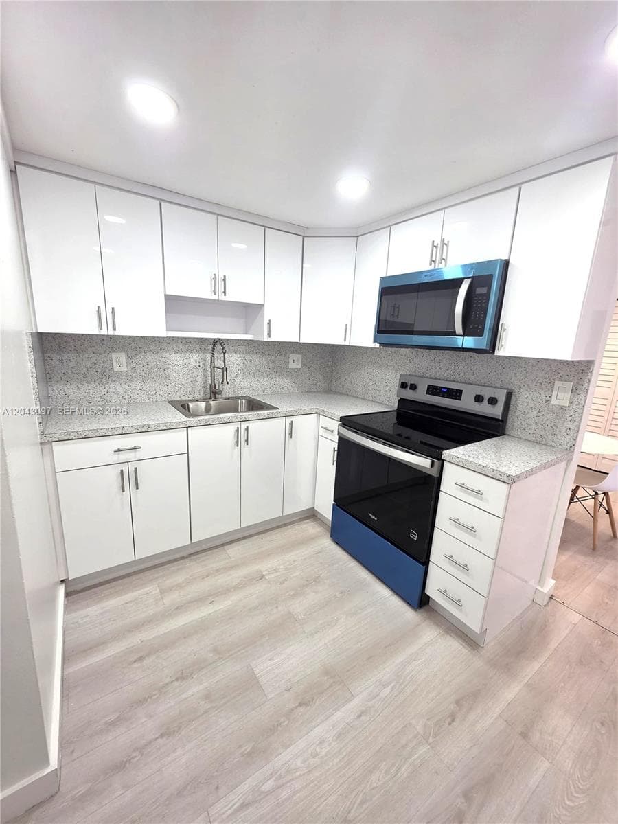 3582 NE 171st St 307 photo 6