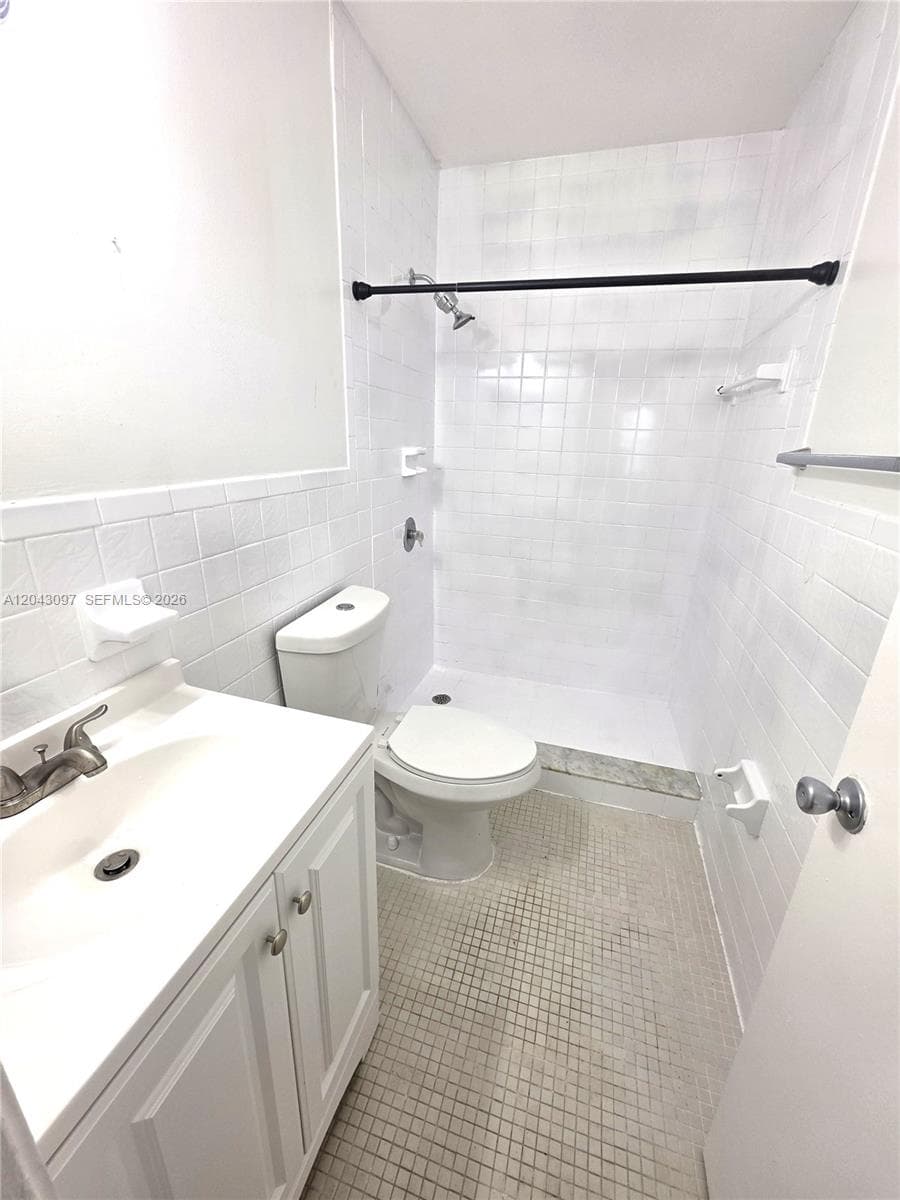 3582 NE 171st St 307 photo 11