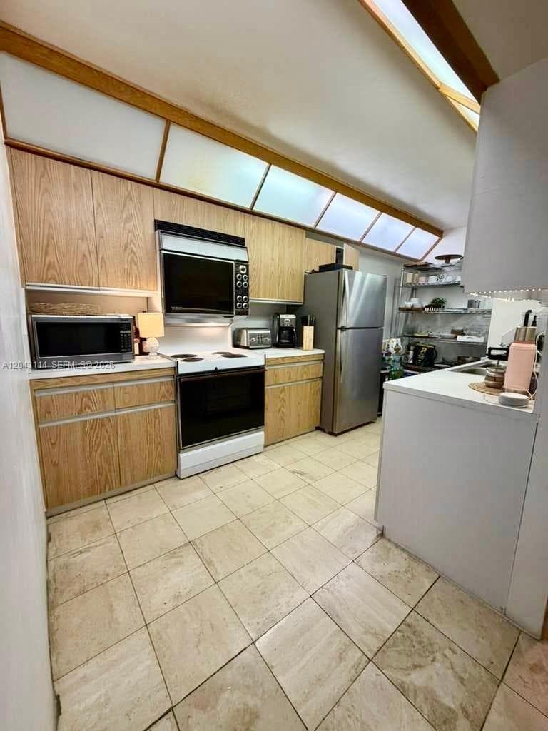 19667 Turnberry Way 12C photo 6