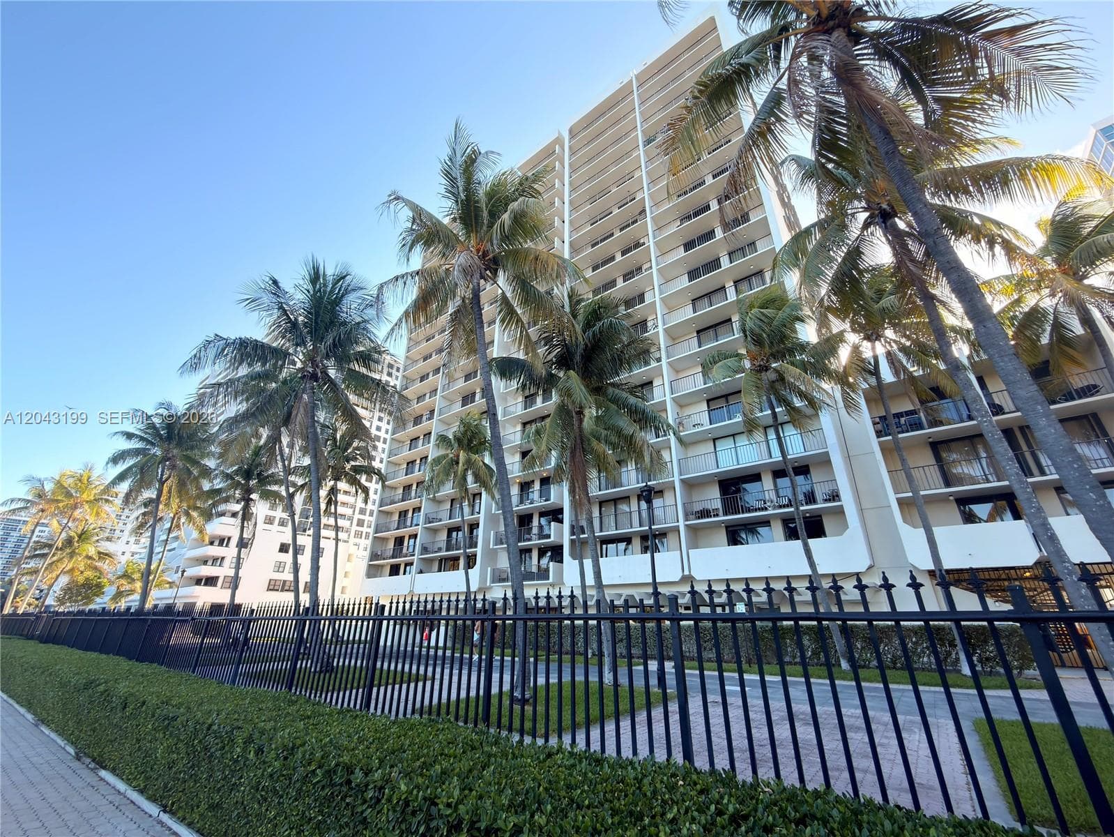 2625 Collins Ave 215 photo 2