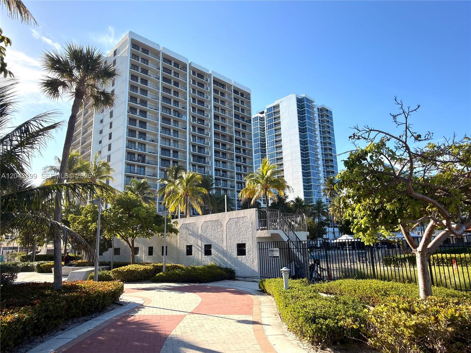 2625 Collins Ave 215 photo 1